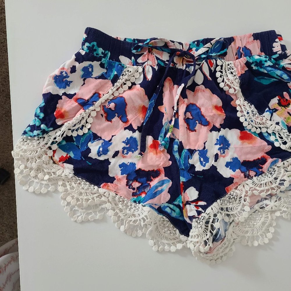 Floral Lace Shorts XS - Picture 2 of 11